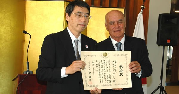Embaixador Yamada entrega Diplomas de Honra ao Mérito em Brasília-DF