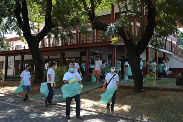 Mutirão de limpeza no Dia da Imigração Japonesa no Brasil